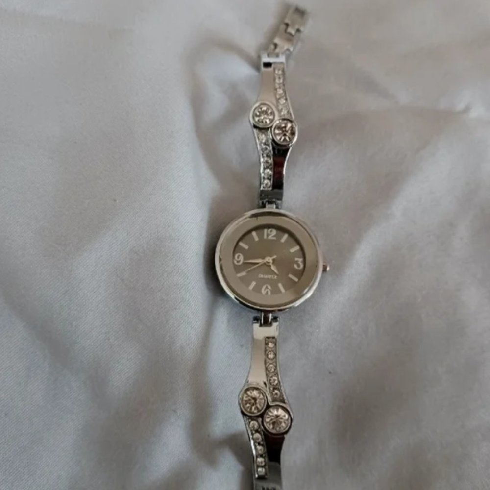 Silver crystal leaf shape twist design small watch timepiece